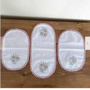 Vtg Vanity Dresser Embroidered 3 pc Set Pink Floral w/ Crochet Edging